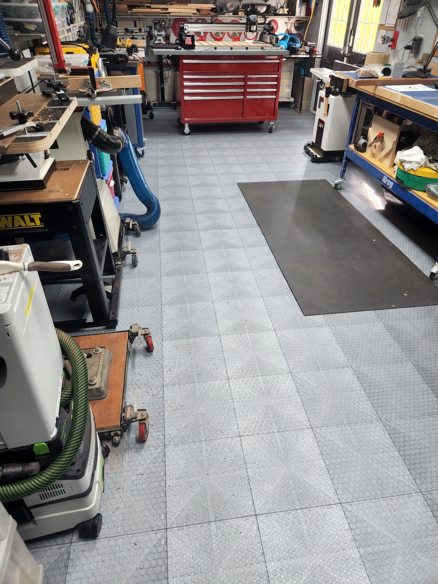 From Grey to Grand: Your Guide to Transitioning from Concrete to a Professional Garage Floor Finish